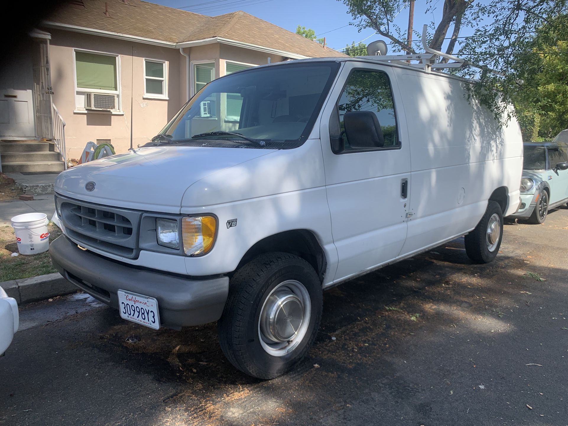 2000 Ford E-250