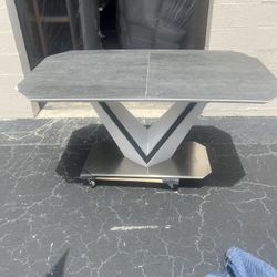 Extendable Dining Table with Ceramic Top