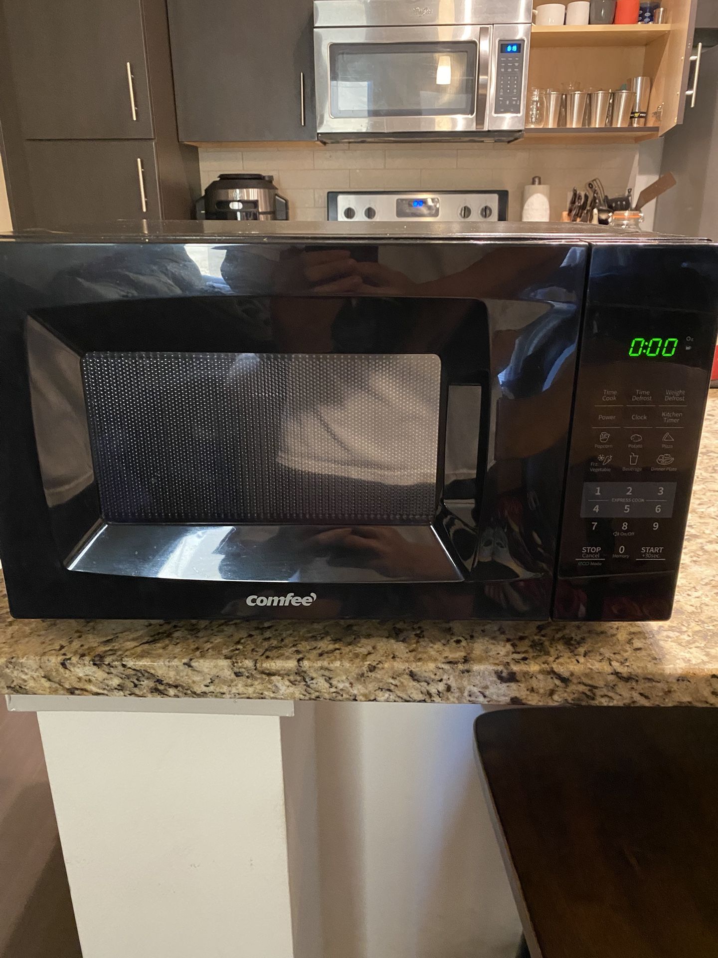 Comfee EM720CPL-PMB Countertop Microwave Oven with Sound On/Off, ECO Mode and Easy One-Touch Buttons