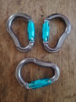Omega Jake locking carabiners