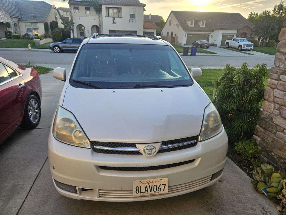 2004 Toyota Sienna