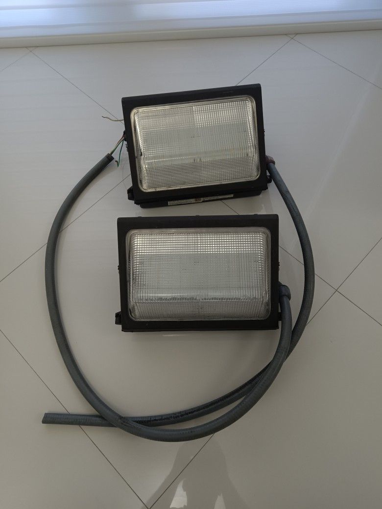 Wallpack 80 Watts Led Lights Exellent Condition