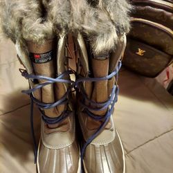 Snow Boots Women Size 7 LIKE NEW 