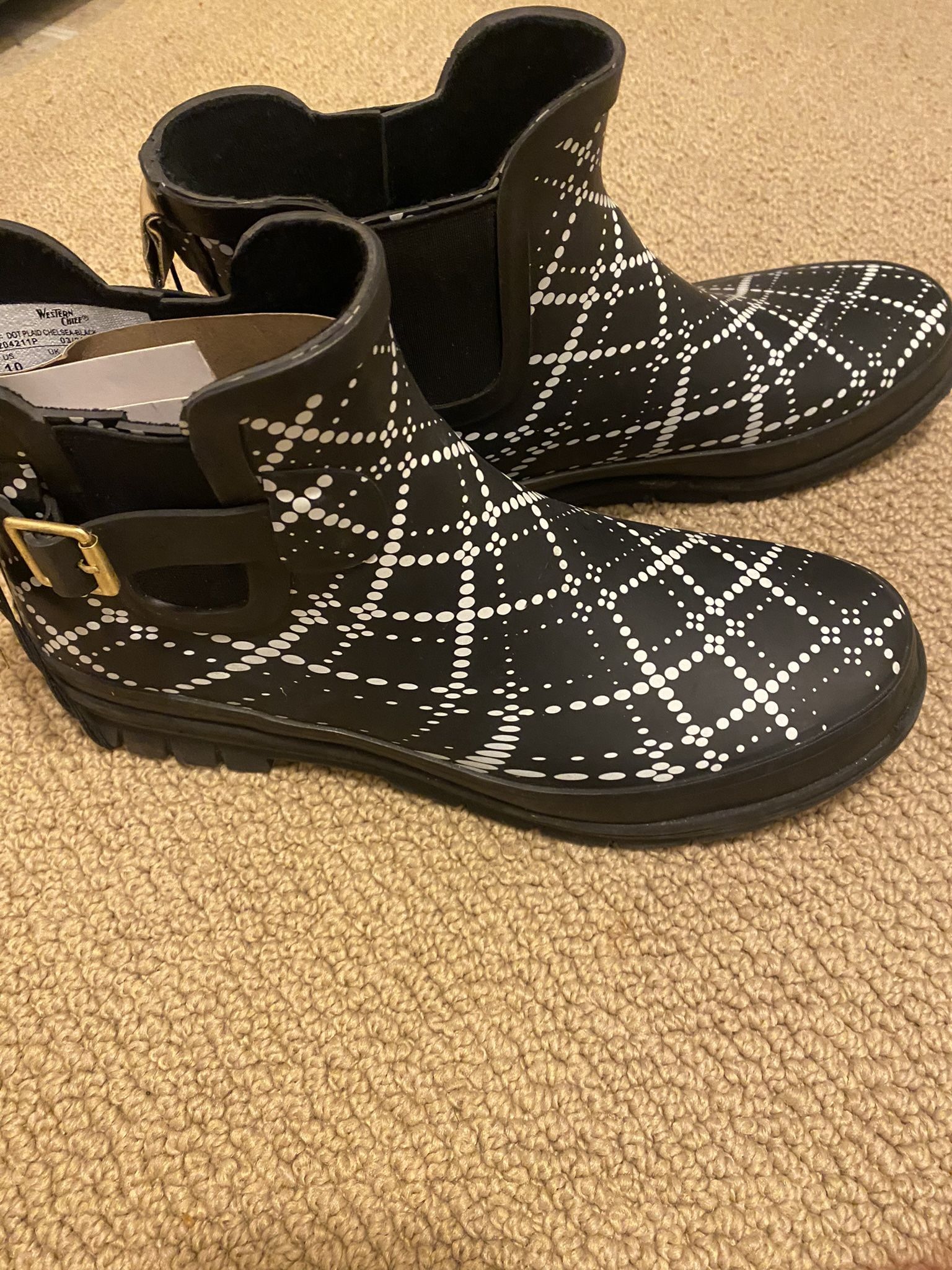 Rain Boots (Women’s 10)