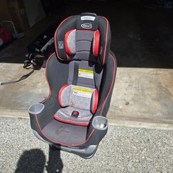 Graco - Extend2Fit convertable car seat
