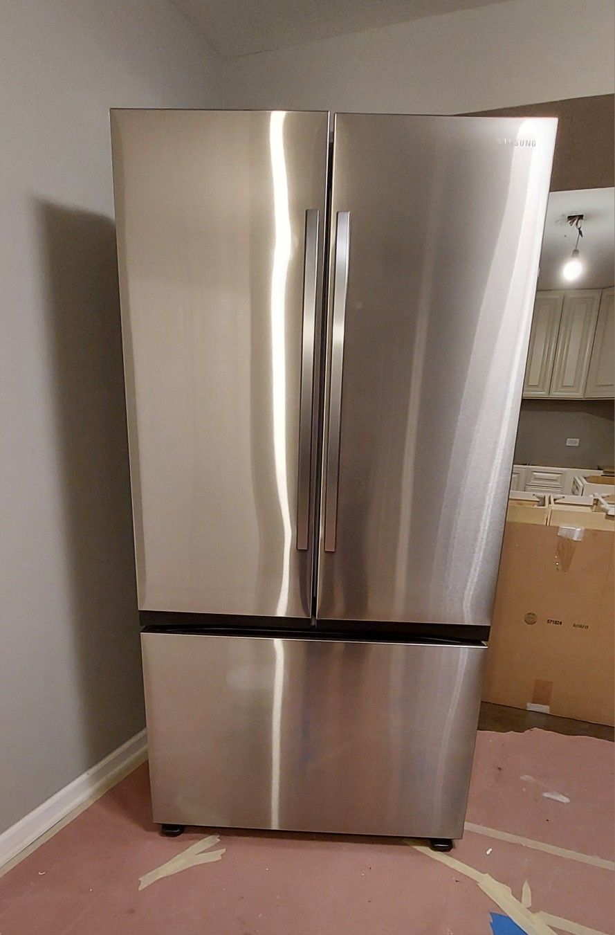 *NEW**Samsung 32 cu. ft. Mega Capacity 3-Door French Door Refrigerator