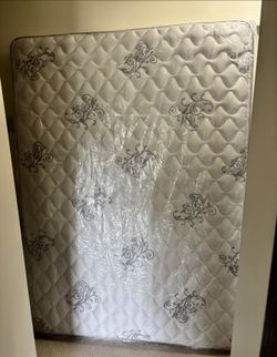 Like new Queen Mattress