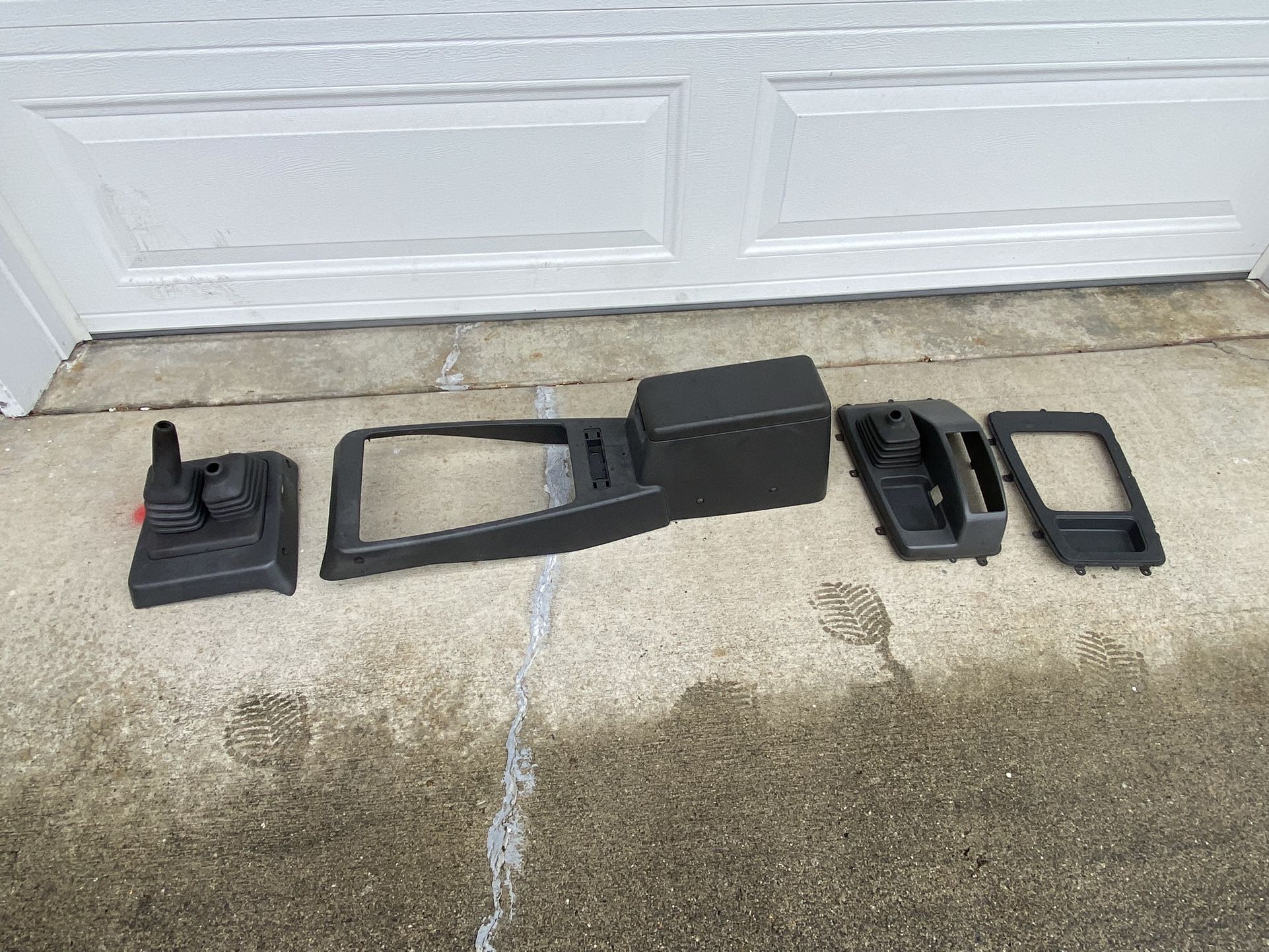 Mazda B2600 console parts