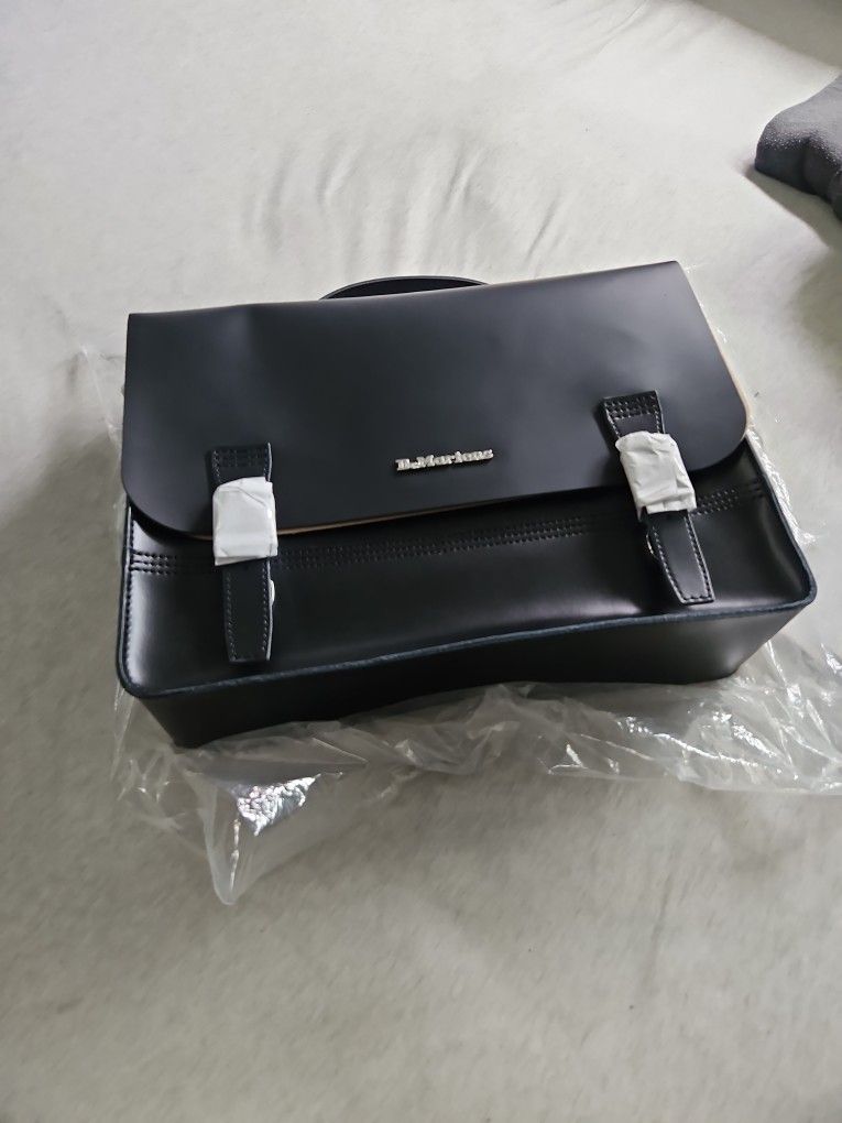 Dr.Martens Box Messenger Bag