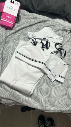 Alo leggings and sports bra set