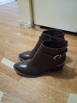 Low top boots size 6