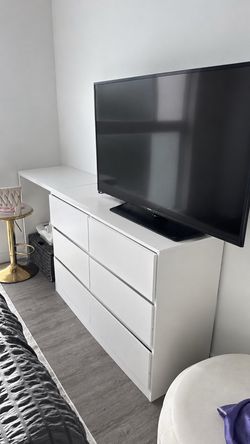 Dresser With Extended Part