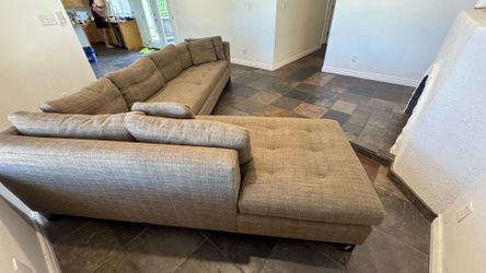 Freestyle Collection Large Sectional Sofa with Chaise – Delivery Available Today!
