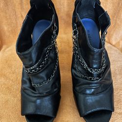  Madden Girl Black 4” Peep Toe Heels With Chain embellishment size 7.5.