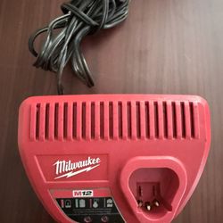 MILWAUKEE CHARGER M 12 