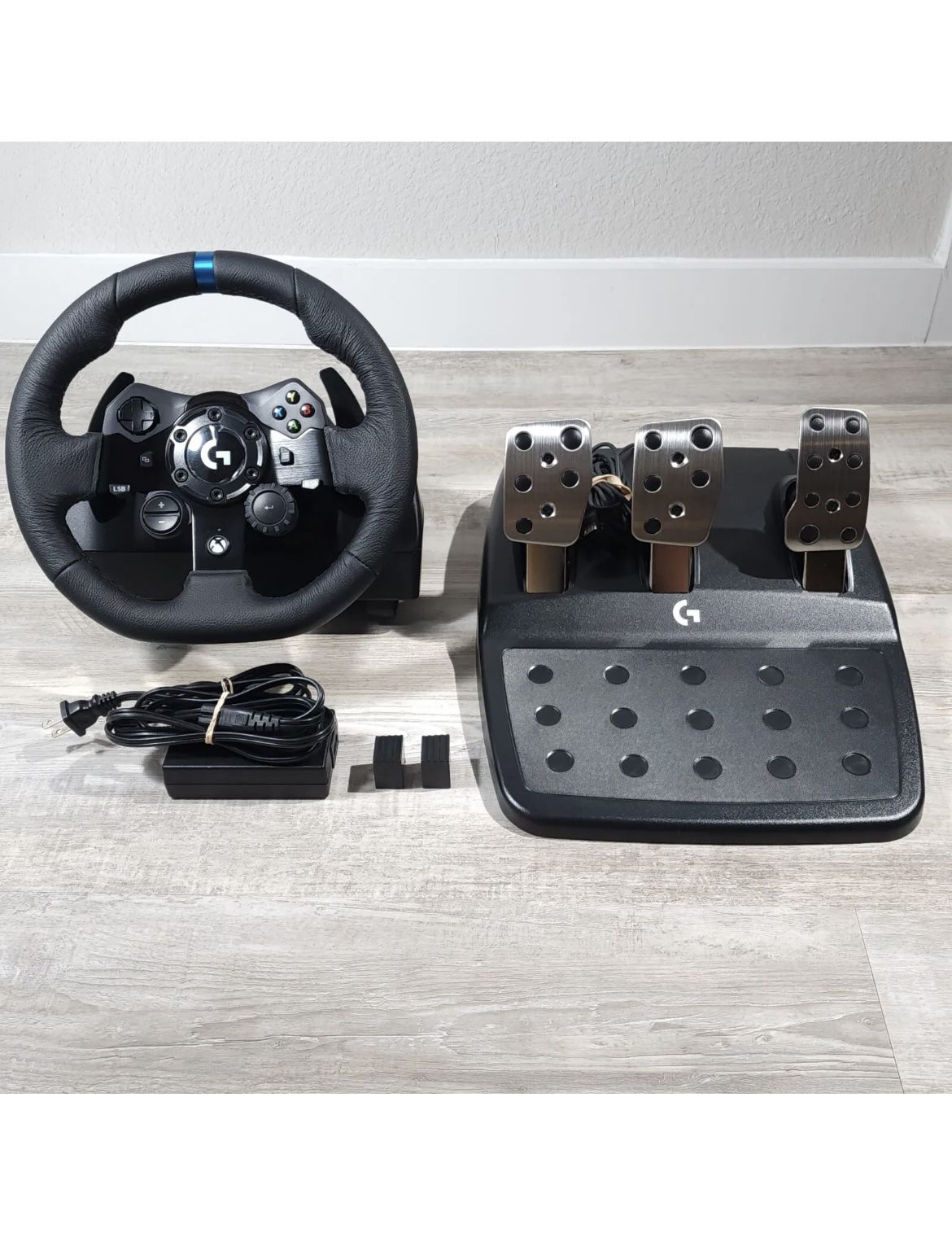 Logitech G920 Driving Force Wheel and Pedals for Xbox Series, Xbox One and PC
