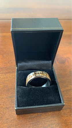 NEW - stainless steel 12# mens ring with crosses