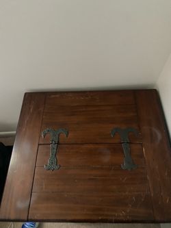 Coffee table opens up