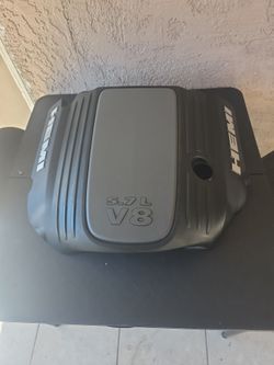 2021 dodge hemi engine cover
