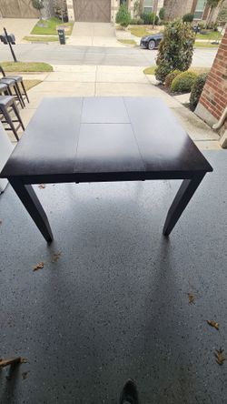 Beautiful Dinning Set For Sale