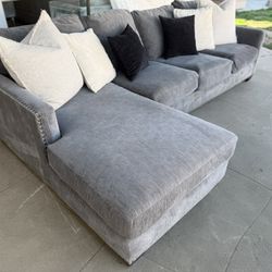 Beautiful Gray Sectional Couch with Chaise DELIVERY AVAILABLE 🚚