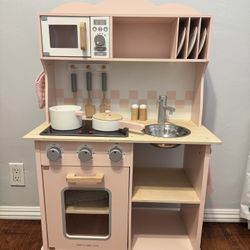 Toy Kitchen - New Classic Toys (Pink)