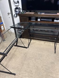 Glass Desks $15 / $20 / $25: Need Gone This Week!