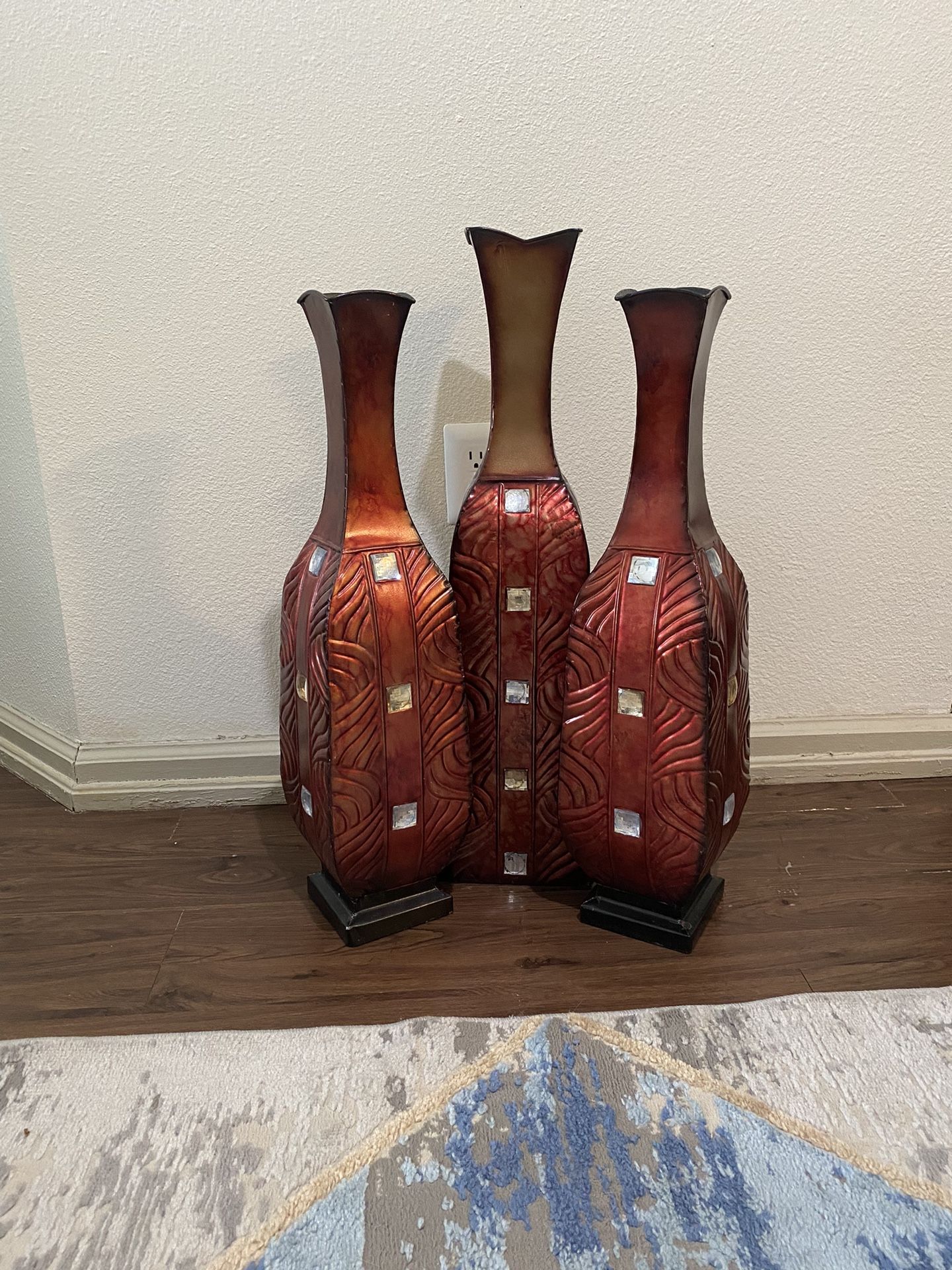 3 Vases