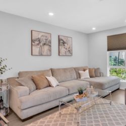 Sectional Sofa with Oversized Chaise 