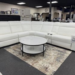 White Recliner Sectional. 🚚WE DELIVER🚚