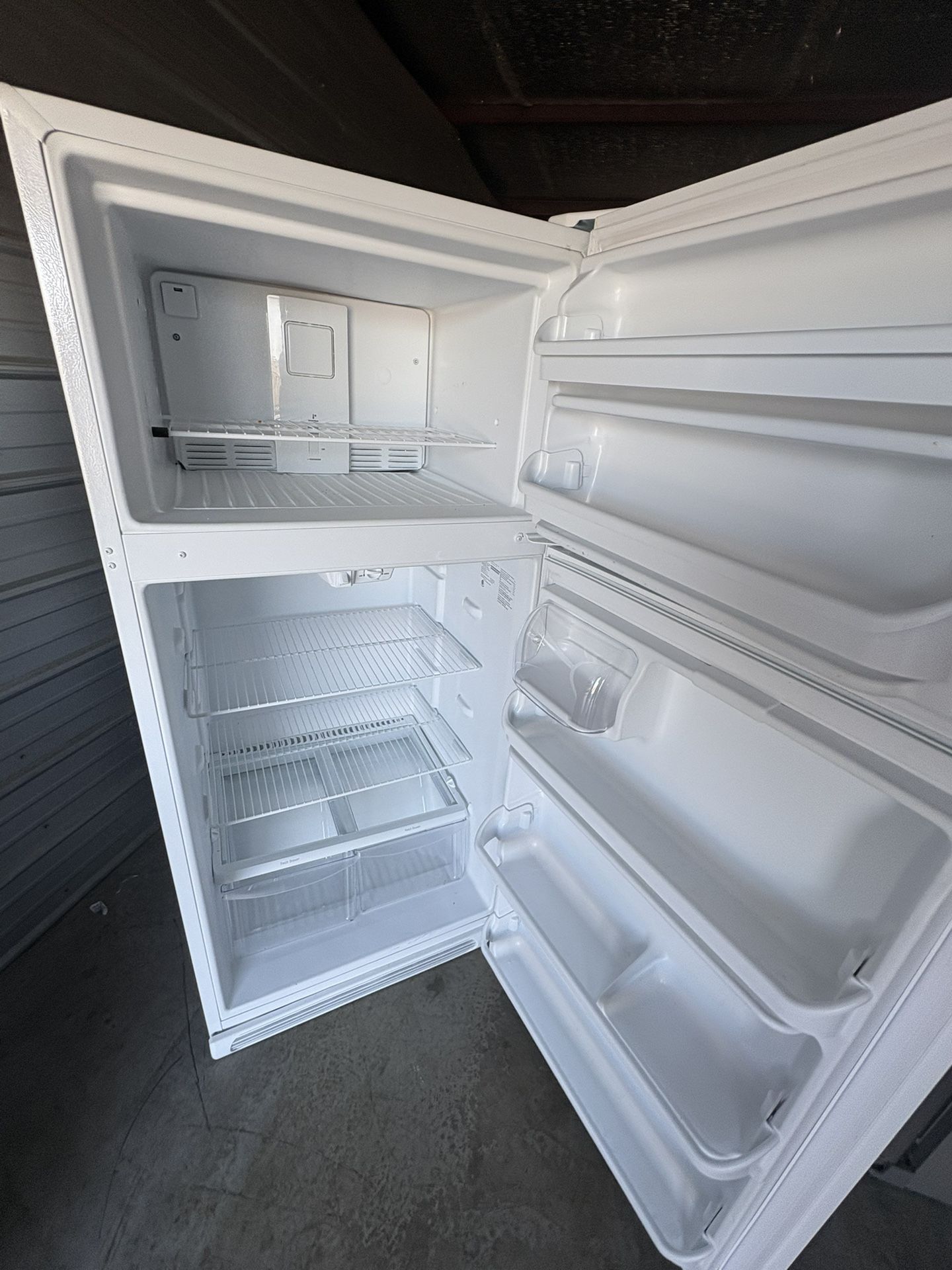 White 18 Cubic Feet Top Freezer Refrigerator 