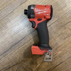 Milwaukee M-18 Fuel 1/4 Impact Driver