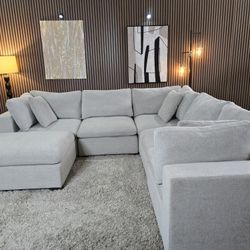 Thomasville Lowell 6-piece Modular Sectional with Ottoman Light Gray
" EXCELLENT CONDITION