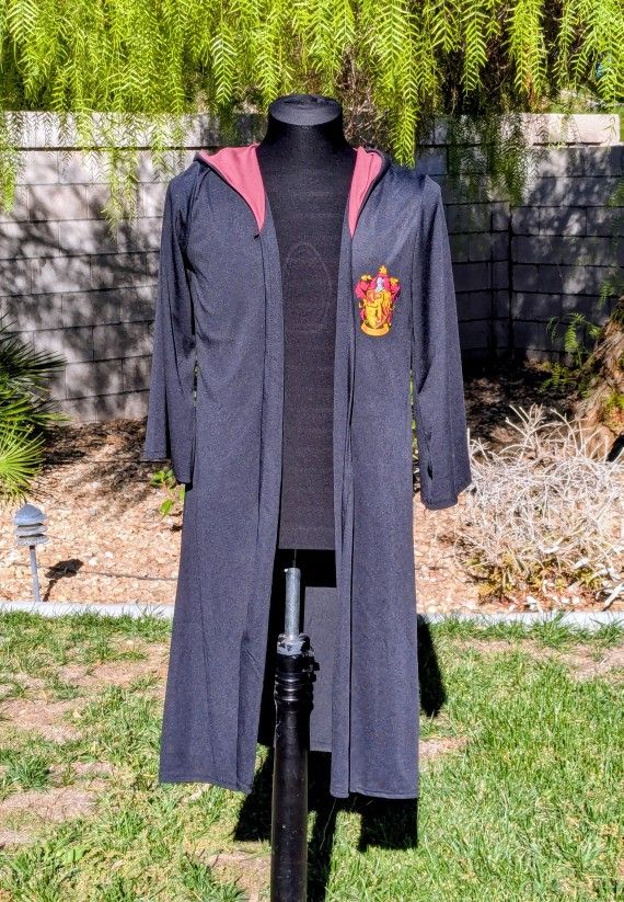 Costume Harry Potter Childs Medium Black & Red Gryffindor Hood Robe Cosplay GUC