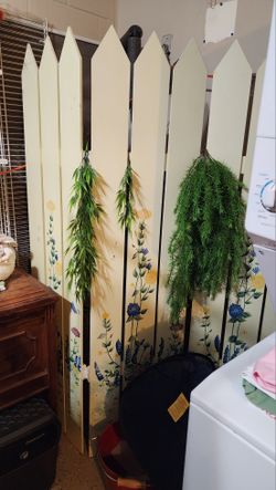 Picket-Fence Style Folding Room Divider