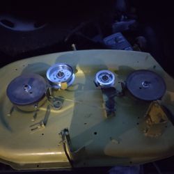 2009 John Deere lawn tractor, 22hp Briggs and Stratton,Price Is negotiable!