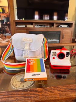 Polaroid Now camera bundle