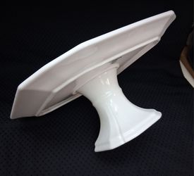 WHITE HERITAGE FOOTED CAKE PLATED PFALTZGRAFF