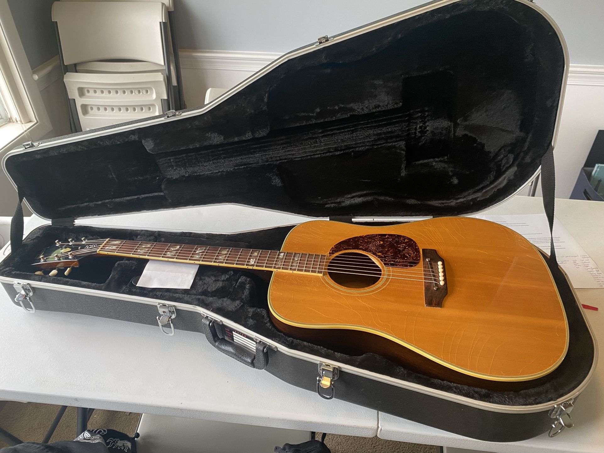Lovely 71’ Gibson Guitar
