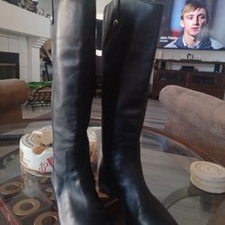 Very Nice High Black Boots