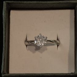 Beautiful 925 Silver Ring W/ A Clear Stone - size 6 