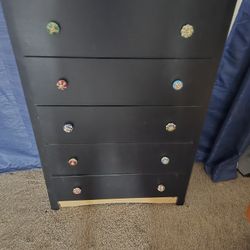 5 drawer dresser.