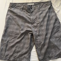 Travis Mathew shorts size 34