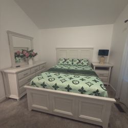  Queen Size Bedroom Set, color - Off White 
