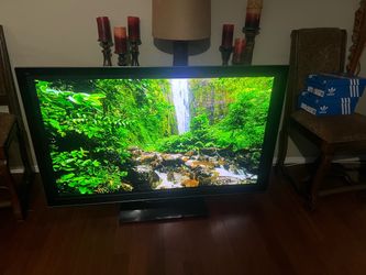 70 inches tv has Rocu