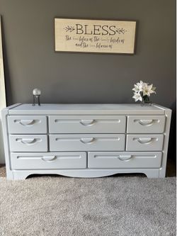 Beautiful broyhill dresser