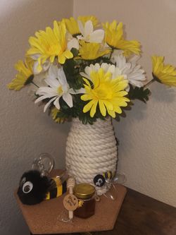 Ba-bee or Bride to Bee party decor/ centerpieces