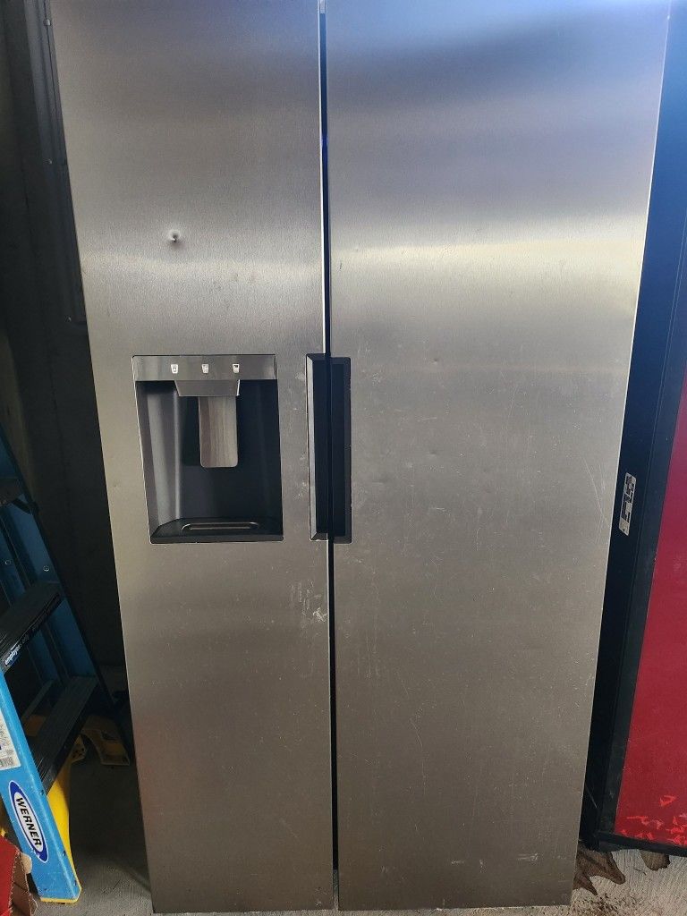 Double Door Refrigerator With Ice Maker