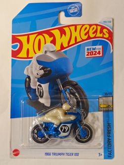 HOT WHEELS . FACTORY FRESH . 1966 TRIUMPH TIGER 100 . (BLUE VARIATION)