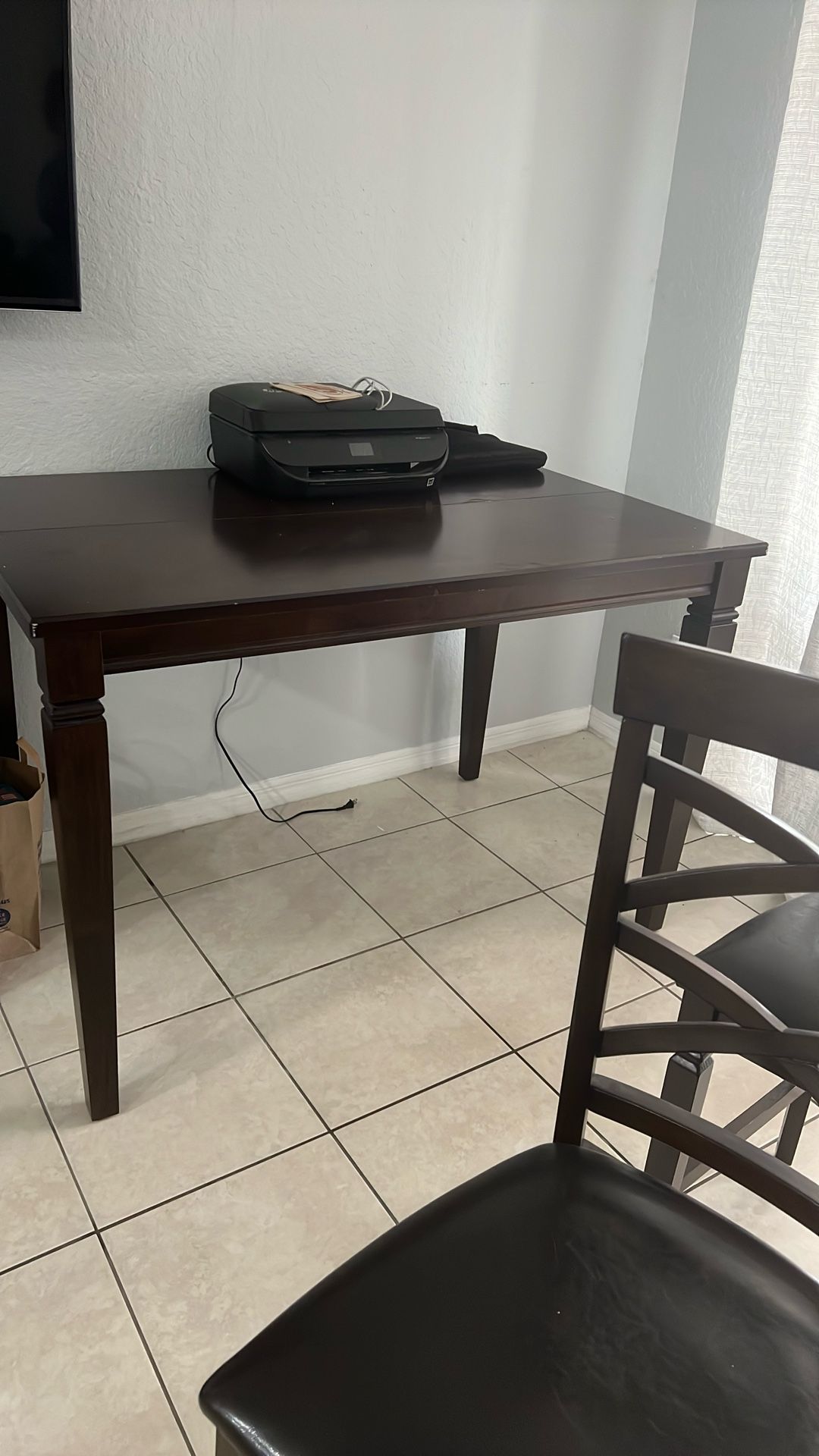 Kitchen Dinner table